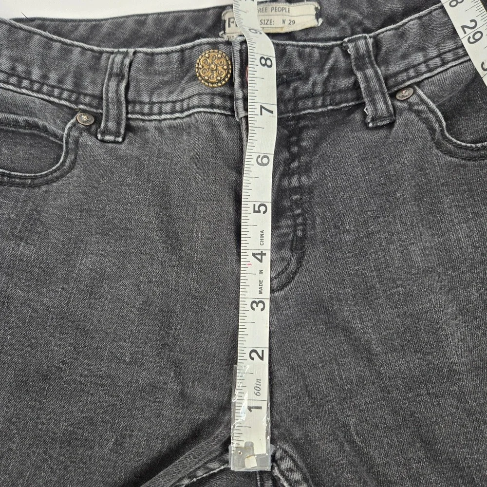 Free People Distressed Black Wash Denim Jeans Ripped Knee Ankle 29x25 Crop 2000s